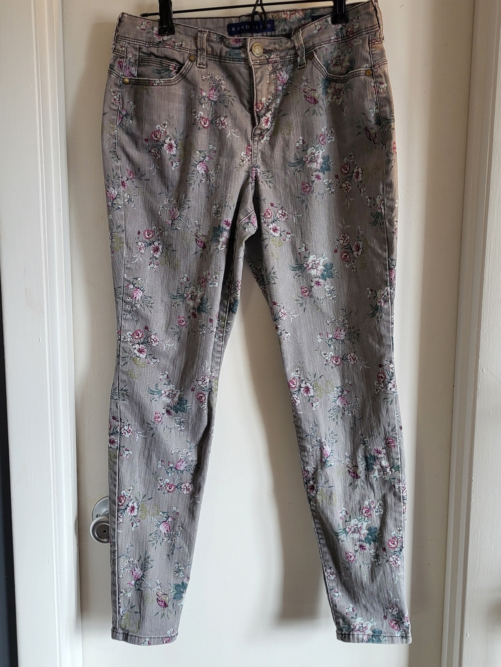 Bandolino Lisbeth Floral Jeans in Pastel Pink & Mint On Grey